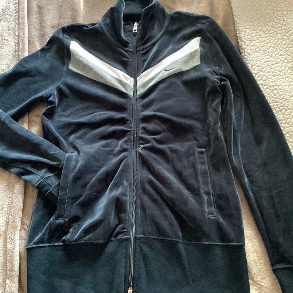 Arhdpt Nike jacket.